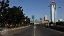 Suasana arus lalu lintas di kawasan Kuningan, Jakarta, Jumat (17/7/2015). Lengangnya arus lalu lintas di Jakarta disebabkan libur bersama perayaan Idul Fitri 1436 H. (Liputan6.com/Johan Tallo)