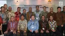 Menteri PPN/Kepala Bappenas Bambang Brodjonegoro (tengah) foto bersama usai penandatanganan kerja sama investasi di Bali, Sabtu (13/10). Menurut Bambang, pembiayaan alternatif non-APBN adalah hal yang sangat elementer. (Liputan6.com/Angga Yuniar)