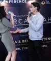 Kebersamaan Afgansyah Reza dan Raisa Andriana terlihat dalam single duet mereka yang berjudul ‘Percayalah’. Meski dulu keduanya tak saling kenal, namun ada momen yang mempertemukan Afgan dan Raisa. (Nurwahyunan/Bintang.com)