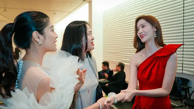 Potret Dian Sastrowardoyo Bareng Yoona SNSD