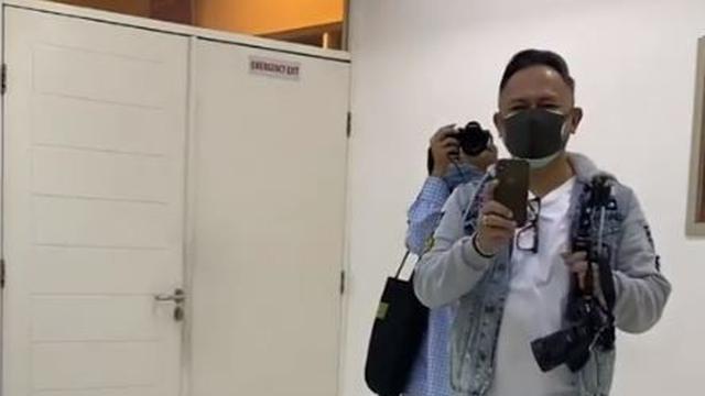 6 Momen Lahiran Anak Keempat Mona Ratuliu, Penuh Haru Bareng Suami