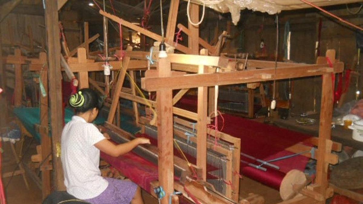 Dirgantara Tenun Ikat Melestarikan Budaya dan Berinovasi di Era Digital