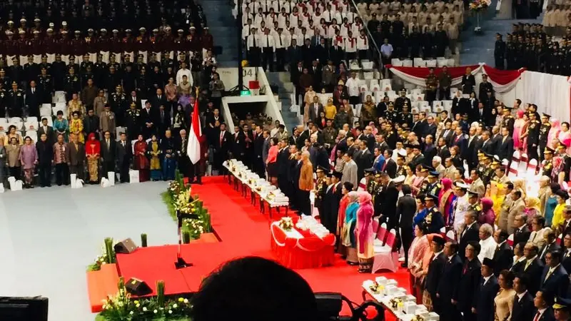 Presiden Joko Widodo atau Jokowi memimpin upacara peringatan HUT ke-72 Bhayangkara di Istora Senayan, Jakarta