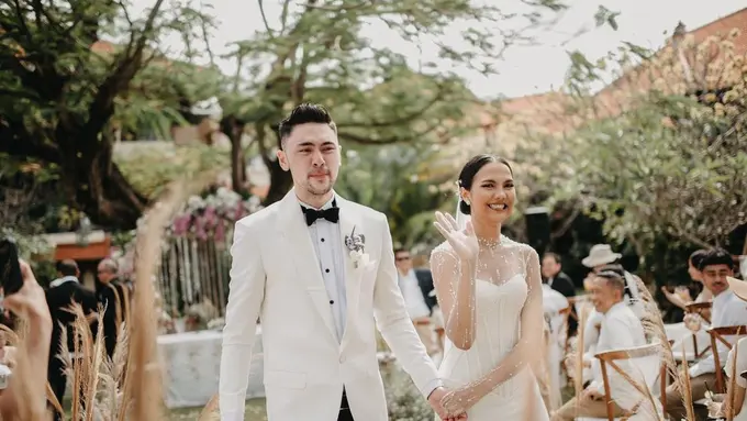 Valerie Twins menikah dengan Shanon Justin