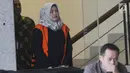 Bupati nonaktif Bekasi Neneng Hasanah Yasin usai menjalani pemeriksaan lanjutan di Gedung KPK, Jakarta, Jumat (8/2). Pemeriksaan lanjutan ini dilakukan untuk mendalami kasus dugaan suap izin proyek pembangunan Meikarta. (Merdeka.com/Dwi Narwoko)