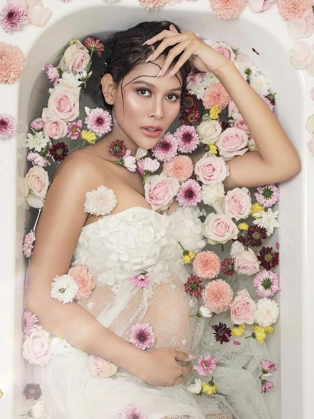 Hamil 9 Bulan, Ini 6 Potret Terbaru Maternity Shoot Bunga Jelitha