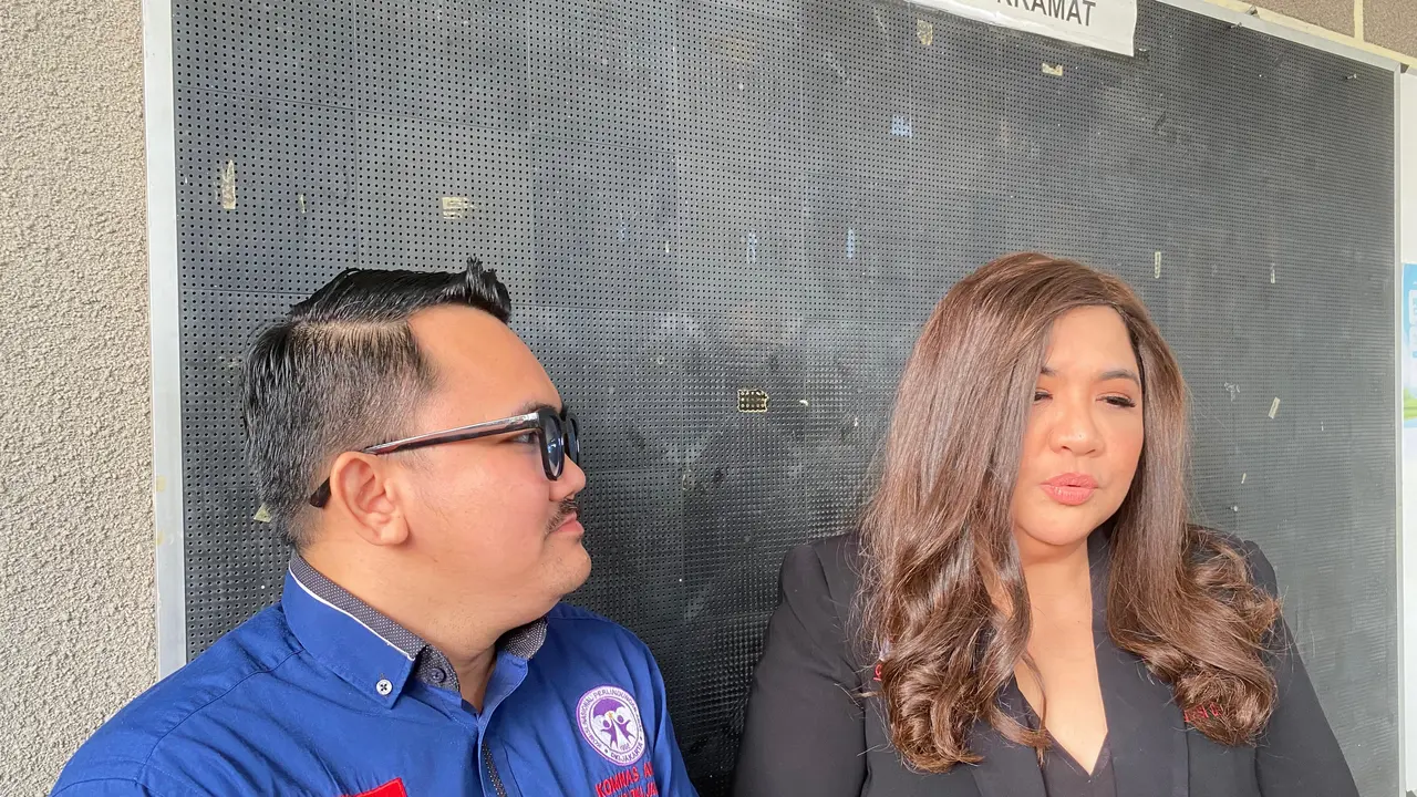 Ketua Komnas PA DKI Jakarta Cornelia Agatha saat ditemui di Kelurahan Kramat, Senin (15/6/2026). (Liputan6.com/Rifqy)