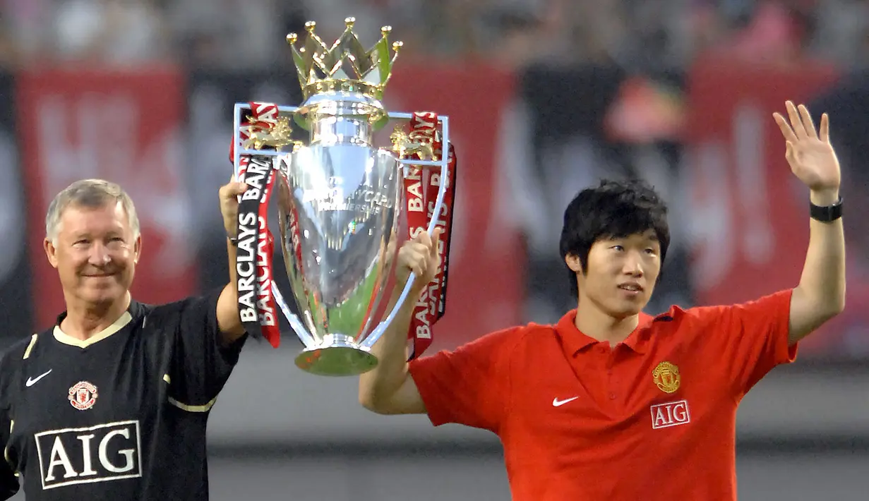 Bersama Manchester United, Park Ji-sung meraih Empat gelar Premier League, satu trofi Liga Champions, tiga gelar Piala Liga Inggris, empat gelar FA Community Shield, dan satu gelar Kejuaraan Dunia Antar klub.(AFP/Jung Yeon-Je)