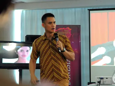 Choky Sitohang menjadi pengajar dalam kelas presenting Micel 2014, Jakarta, Selasa (21/10/2014) (Liputan6.com/Faisal R Syam)