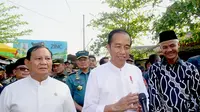 Jokowi melakukan blusukan ke Pasar Pekalongan bersama Prabowo Subianto dan Ganjar Pranowo. (Foto: Rusman - Biro Pers Sekretariat Presiden)