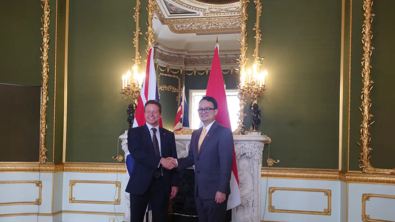 Menteri Perdagangan Internasional Inggris Nigel Huddleston  dan Wakil Menteri Perdagangan Indonesia Dr Jerry Sambuaga