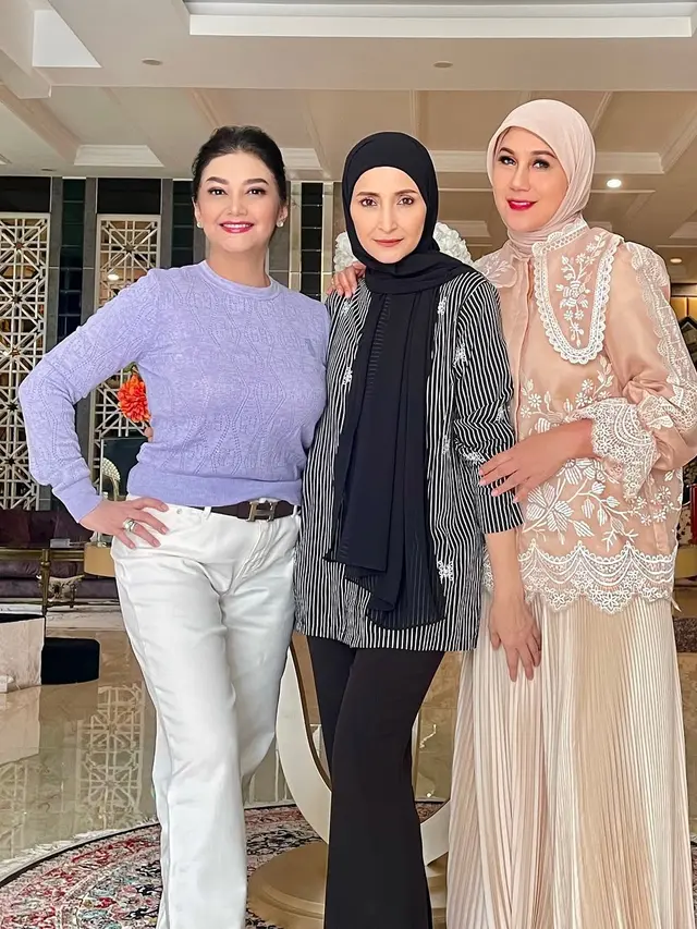 Gaya Kasual Geng Arisan HotHitz dari Inneke Koesherawati hinga Marini Zumarnis, Kris Dayanti Tampil Beda Kenakan Kebaya