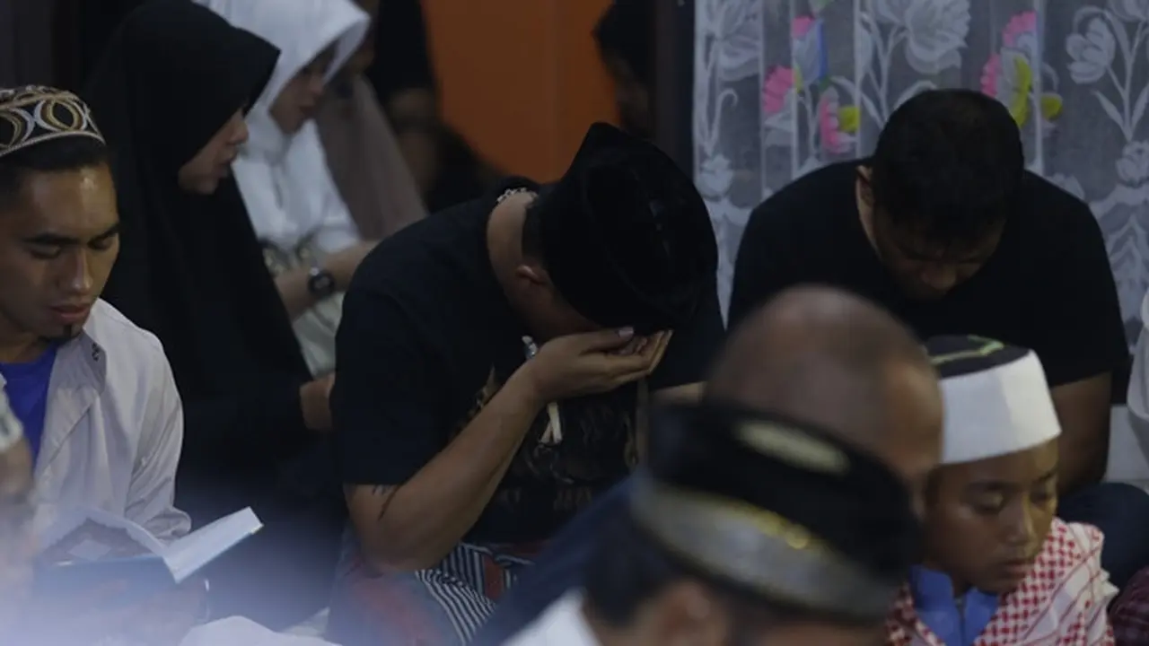 7 Momen Tahlilan Mendiang Lina, Sule Tak Kuasa Tahan Tangis
