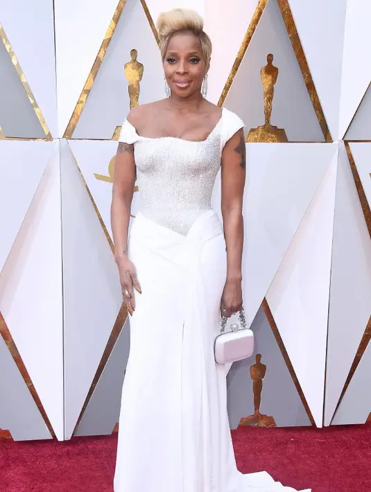 Raty hip-hop, Mary J Blige pun tampil cantik dengan gaun putihnya. (Getty Imaeges/news.com.au)