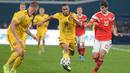 Gelandang Belgia, Youri Tielemans, menggiring bola saat melawan Rusia pada laga Kualifikasi Piala Eropa 2020 di Gazprom Arena, Saint Petersburg, Sabtu (16/11). Rusia kalah 1-4 dari Belgia. (AFP/Olga Maltseva)