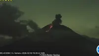 Gunung Semeru Alami Erupsi Beruntun, Semburan Abu Vulkanik Capai 1 Kilometer