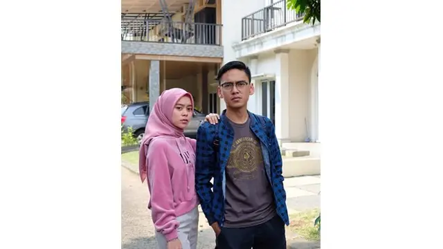 Pemiliiki nama lengkap Beni Mulyana Sopian ini merupakan anak pertama dari tiga bersaudara.