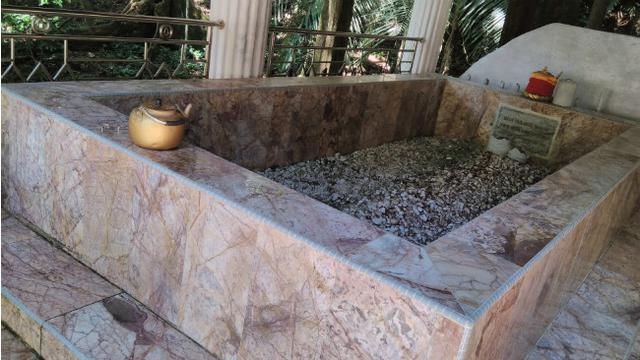 Merasakan Aura Magis di Makam Teuku Umar