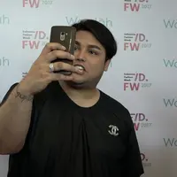 Ivan Gunawan lega Kezia Warouw masuk 13 besar Miss Universe 2016. 