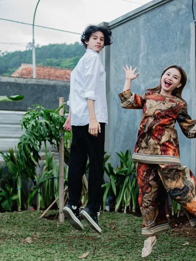 Rossa dan Rizky Langit Ramadhan. (Foto: Instagram @irsrossa910)