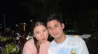 Gaya couple fashion keduanya terlihat stylish dan serasi, tanpa terkesan berlebihan.  [Foto: IG/@tiaraandini].
