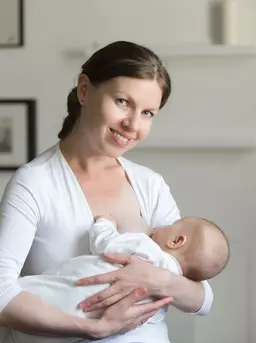 Ketahui pentingnya menyusui bayi 30 menit setelah lahir untuk kehidupan yang sehat. (foto: yanalya/freepik)