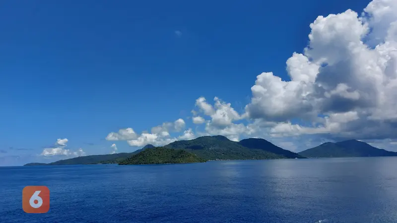 Pemandangan ke arah Pulau Tiga, Natuna