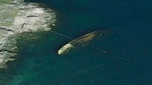 Penampakan kapal karam melalui Google Earth.