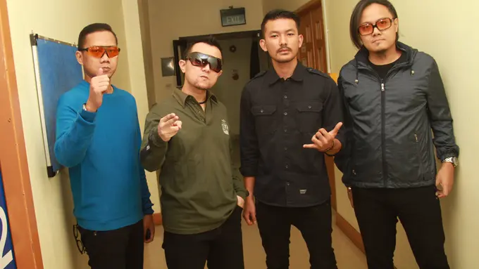 The Fly feat Rio Dewanto