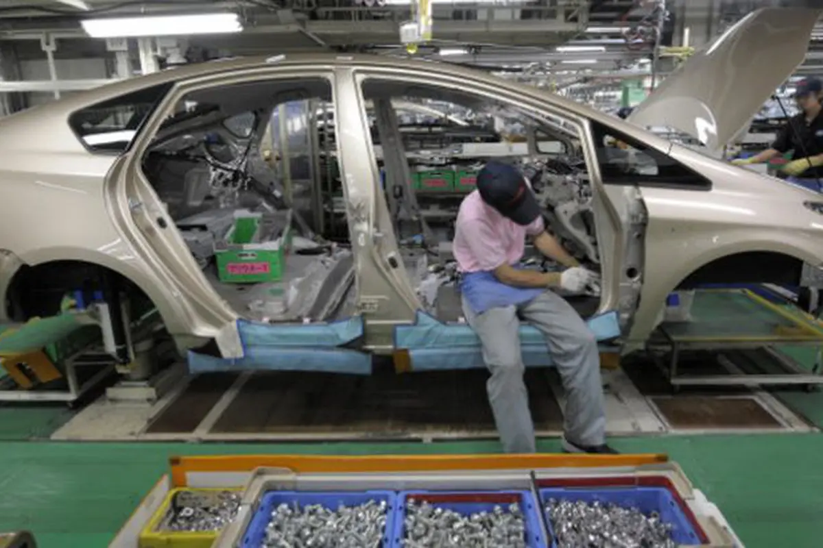 Toyota Kembali Menggunakan Tenaga Manusia dalam Produksi Mobilnya