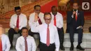 Presiden Joko Widodo (kanan) saat memperkenalkan Wakil Menteri Kabinet Indonesia Maju di Istana Merdeka, Jakarta, Jumat (25/10/2019). Jokowi memperkenalkan 12 nama wakil menteri yang akan membantu menteri Kabinet Indonesia Maju Jokowi-Ma'ruf Amin. (Liputan6.com/Angga Yuniar)