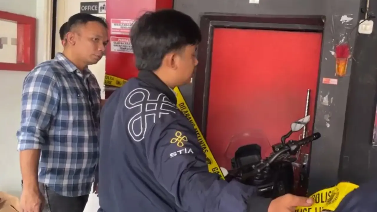 Polisi membongkar praktik prostitusi di tempat karaoke dan bar di wilayah Jalan Daan Mogot, Kedoya Utara, Jakarta Barat, Sabtu, 9 Mei 2026 malam, pukul 01.00 WIB (Istimewa)