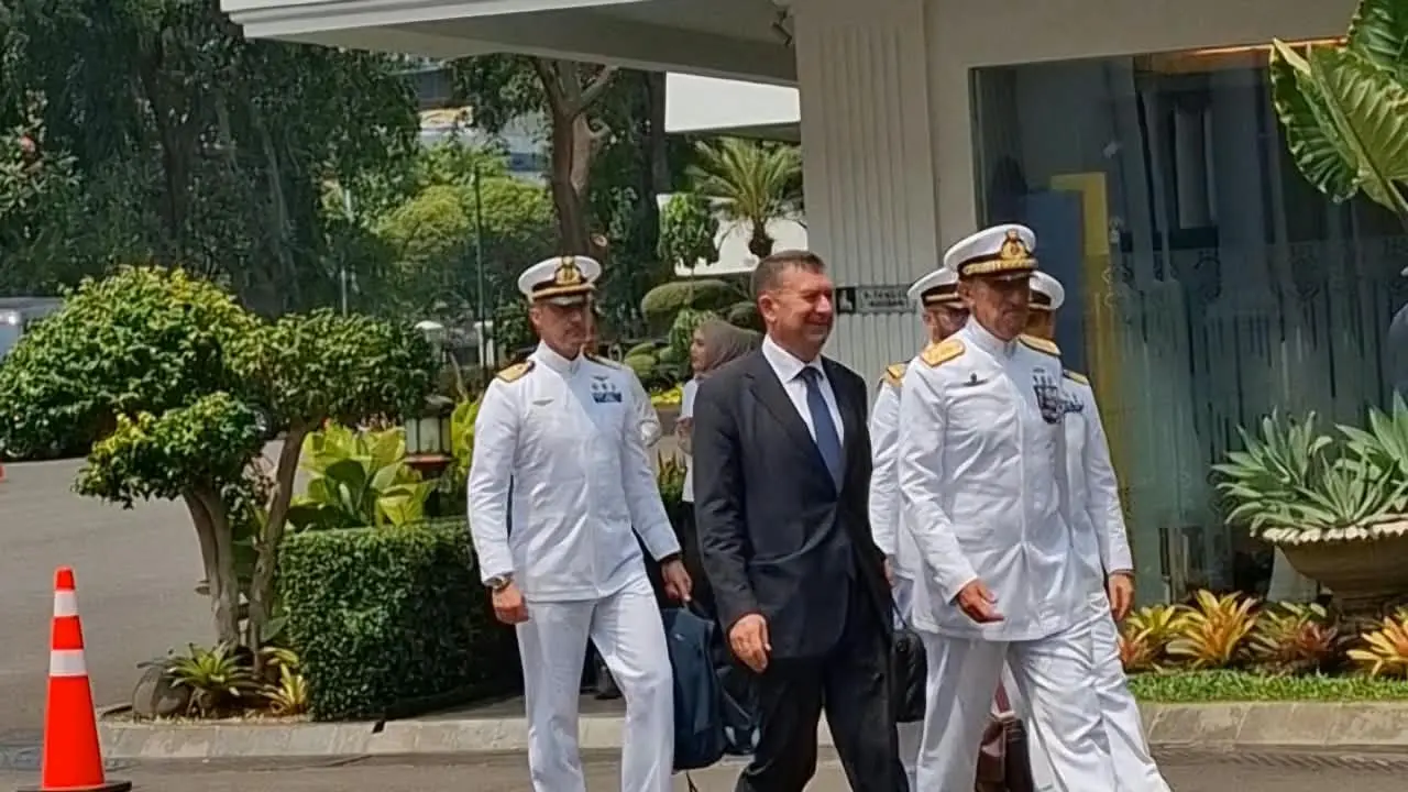 Prabowo Terima Perwakilan AL Italia Antar Kapal Induk Pertama Indonesia