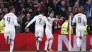 Pemain Real Madrid Nacho merayakan gol bersama rekannya pada lanjutan Liga Chaampions Grup A di Stadion Santiago Bernabeu, Madrid, Rabu(4/11/2015) dini hari. Madrid menang tipis 1-0.  (Reuters / Juan Medina)