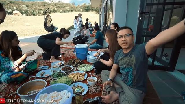 Rayakan Aurel Trending YouTube, Ini 6 Momen Liburan Keluarga Hermansyah Naik Pikap