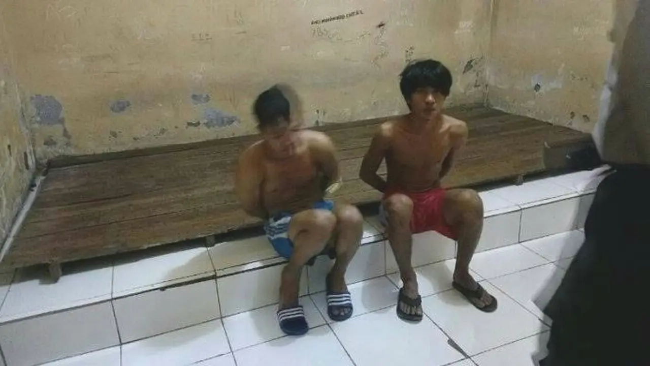 Petani dan Mahasiswa Berduaan Sambil Nyabu di Toilet Masjid