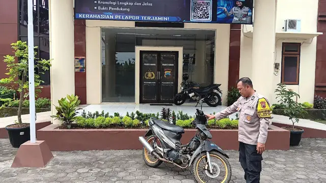 Pelaku ditangkap polisi usai mencuri tiga motor milik warga Kelurahan Wergu Wetan Kudus.