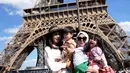 <p>Potret bahagia begitu terpancar dari Syahnaz Sadiqah. Tidak hanya bersama anak dan suami, tapi juga terlihat Mama Amy, ibunda Raffi Ahmad dan Syahnaz. (FOTO: instagram.com/amy_r_qanita/)</p>