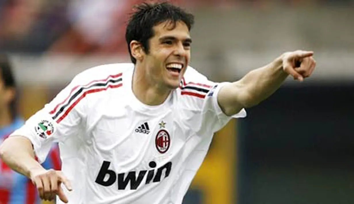 Milan&#039;s forward Ricardo Kaka of Brazil jubilates after he scores againtst Catania during their Serie A football match at Massimino Stadium in Catania on May 3, 2009. AFP PHOTO / Marcello PATERNOSTRO 