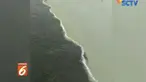 Viral sampai bikin heboh, air laut di Selat Madura terbelah jadi dua warna.