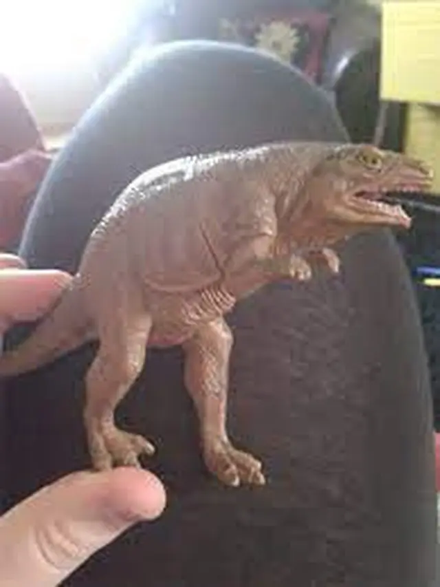 6 Mainan Bentuk Dinosaurus Ini Bentuknya Nyeleneh, Kocak