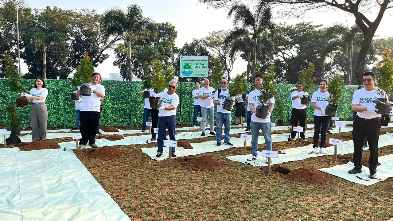 Dua Perusahaan Retail di Tangerang Tandai Kerjasama dengan Menanam Ribuan Bibit Pohon