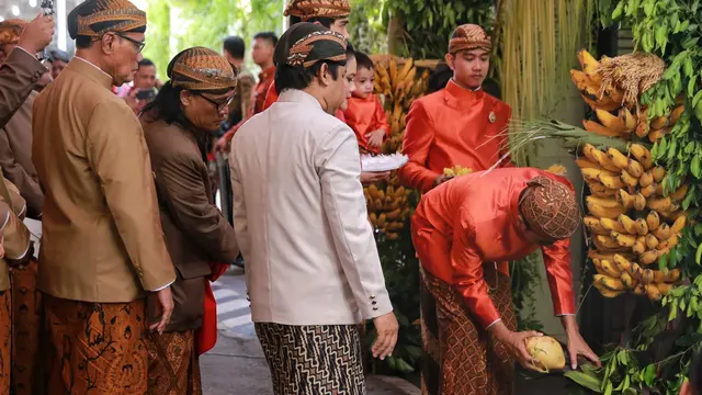 [Bintang] Jokowi Pasang Bleketepe