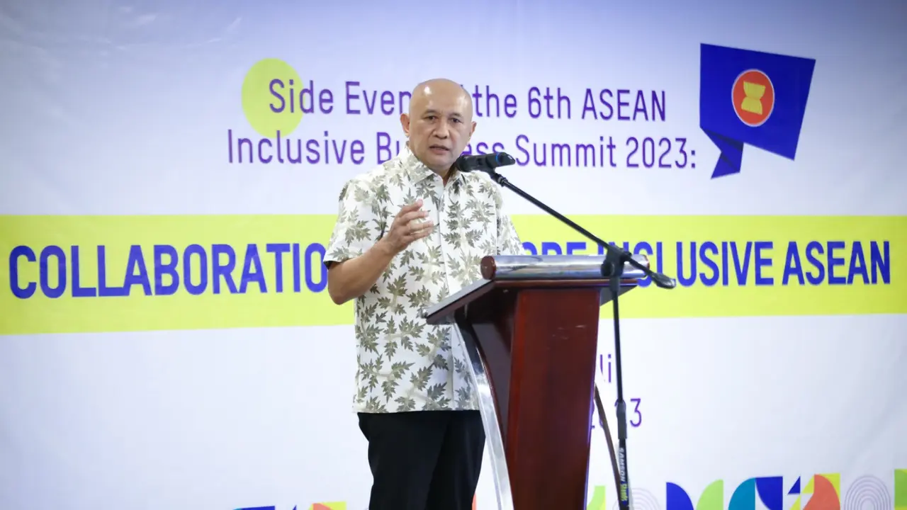 Menteri Koperasi dan UKM Teten Masduki meminta sektor koperasi dan UMKM turut mendapatkan perhatian dalam praktik bisnis inklusif.