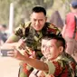 Foto Agus Harimurti Yudhoyono bersama rekanya (Sumber: atome.id)