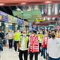 Menteri Perhubungan (Menhub) Budi Karya Sumadi meninjau Terminal 2 Bandara Soekarno-Hatta (Soetta), Tangerang, Minggu (1/5/2022) siang. (Foto: Liputan6/Pramita Tristiawati)