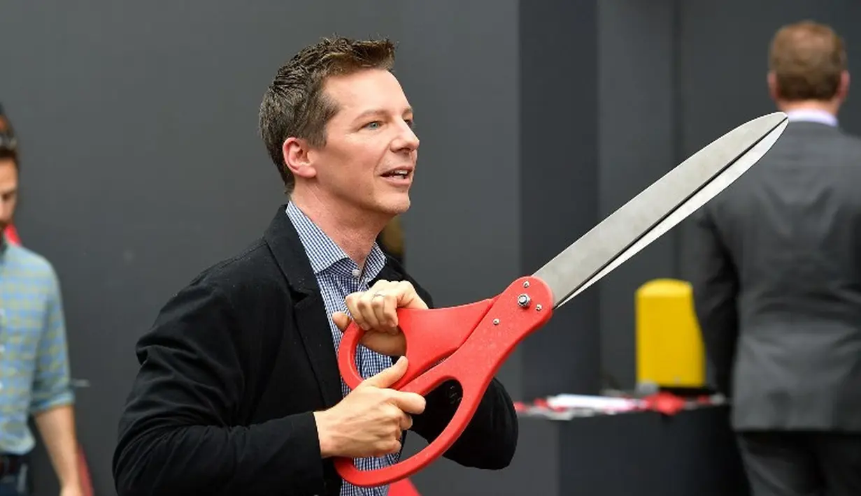 Sean Hayes mengaku gay pada tahun 2010. Pada 2013 ia mengaku menyesal tak mengakui hal itu lebih cepat. (MATT WINKELMEYER / GETTY IMAGES NORTH AMERICA / AFP)