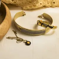 Ilustrasi Gelang Emas Besar (Credit:Lum3n/Unsplash)