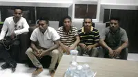5 warga Timor Leste ditangkap Imigrasi Mataram. (Liputan6.com/Hans Bahanan)