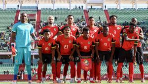 Para pemain Mozambik berpose untuk foto tim sebelum pertandingan Grup F Piala Afrika (CAN) antara Gabon dan Mozambik di Grand Stadium di Agadir pada 28 Desember 2025. (Franck FIFE/AFP)